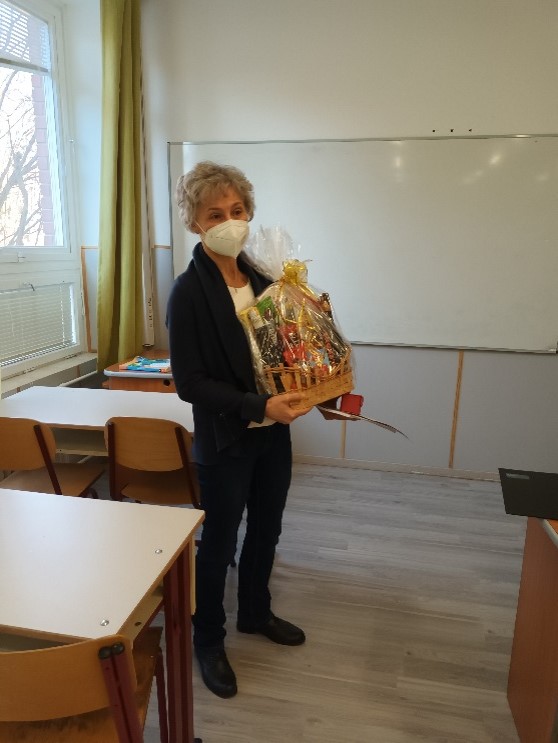 Iskolánk tanára,  dr. Örkényiné Mostbacher Zsuzsanna  kapta a verseny Tanári fődíját.